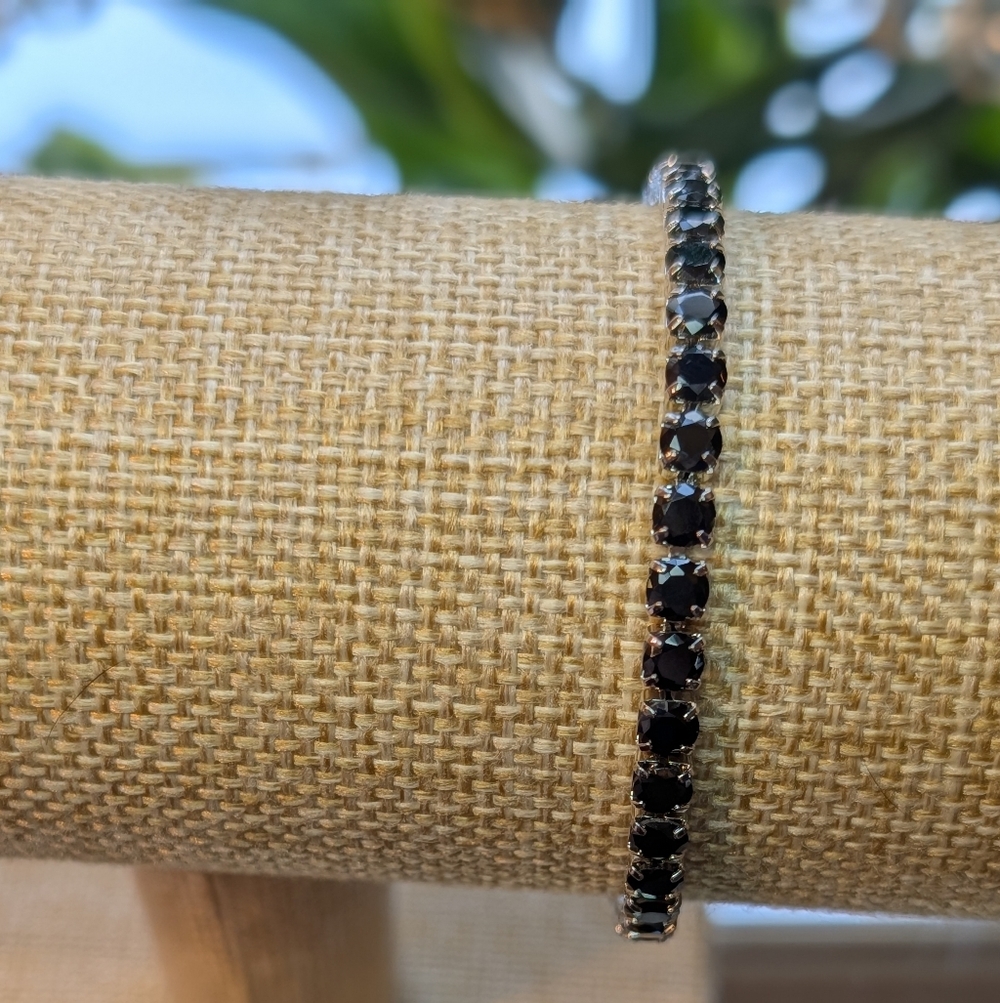 Sophisticated Black Gemstone Bracelet NWOT - Picture 2 of 5